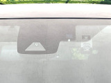 【トヨタセーフティセンス】走行中に前方の車両等を認識し、衝突しそうな時は警報とブレーキで衝突回避と被害軽減をアシスト。より安全にドライブをお楽しみいただけます。