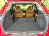 普段のお買い物や通勤、送迎等に十分な荷室スペースを確保しております。セカンドシートを倒すと、大きな荷物の積載も可能です♪