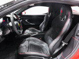 本車両は、Rosso CorsaのボディカラーにNeroインテリアを組み合わせた、フェラーリの伝統を感じさせる王道の仕様です。
