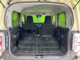 後席を格納すると、これだけの広さが!シーンに合わせたシートアレンジで、大きな荷物も積むことが出来ます♪