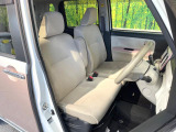 運転席シート廻りは使用感も少なく、良好な状態となっています。前オーナー様が丁寧に使っていたことがよくわかりますね。