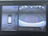 上から見下ろしているような視点で周囲が確認できるアラウンドビューモニターです。上から見下らしているような映像によって縦列駐車もラクラク、駐車が苦手な人の強い味方です!
