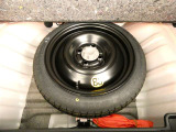 【スペアタイヤ】トランク下部にスペアタイヤ収納されてます。実際にご来店時ご確認下さい☆納車前の点検にて空気圧もチェックしますのでご安心を♪