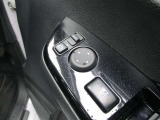 ドアミラーの鏡面の調節、格納は運転席からすべて操作できます!