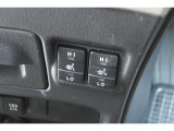 運転席と助手席にシートヒーターが付いています。