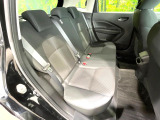 後部座席も気になるようなキズ・汚れやへたり等、大きなダメージはなく、良好な状態です。