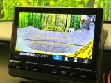 【バックカメラ】駐車時に後方がリアルタイム映像で確認できます。大型商業施設や立体駐車場での駐車時や、夜間のバック時に大活躍!運転スキルに関わらず、今や必須となった装備のひとつです!