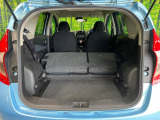普段のお買い物や通勤、送迎等に十分な荷室スペースを確保しております。セカンドシートを倒すと、大きな荷物の積載も可能です♪