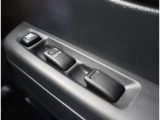 誰でも操作しやすいパワーウィンドウスイッチ!