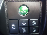 燃費を抑えるECON、横滑りを防ぐVSA等のスイッチ類は運転席の右側、手の届きやすい位置にあります。