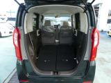 簡単に収納出来る後部座席。広大な空間が出現します。シートアレンジが多彩な点も特徴です。レジャー用品もたっぷりと積み込め、休日の過ごし方の楽しみを拡げてくれます。