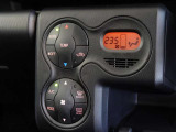 車内を快適に、オートエアコンを装備しています。