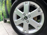 【純正15インチアルミホイール】外観にマッチした純正アルミホイールを装着しております。各種社外アルミホイールや、スタッドレスタイヤも取扱いしております。是非ご相談ください♪