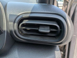 運転席のエアコン吹き出し口です。