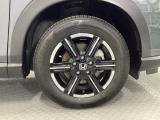 足元が引き立つアルミホイールです。車全体のイメージがアップします。