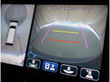 前後左右4つのカメラを合成して上から見ているような感覚で駐車を行っていただけます♪ 切り替えスイッチであらゆるカメラモードに切り替えが可能です!