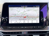 Nissan connect ナビゲーションシステム(9インチワイドディスプレイ、ハンズフリーフォン、Bluetooth対応、Apple CarPlay・AndroidAuto連携機能、iPod対応)NissanConnectサービスには別途申込が必要です。