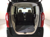 リアシートを倒すと、ラゲッジスペースを広くお使いいただけます!