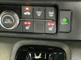 運転席/助手席シートヒーターで寒い日もすぐに温かくなり快適に過ごせます。2段階の温度調整が可能です
