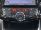 設定した温度をしっかりキープしてくれるオートエアコンで車内はいつでも快適です。