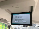 【フリップダウンモニター】大画面モニターで後席でもエンタメをお楽しみいただけます。小さなお子様にも大人気の装備です♪