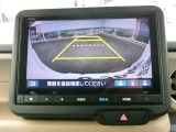 リアカメラが装備されています。バックにいれるだけでナビ画面に映ります。後方の安全確認や、狭い駐車場での車庫入れ、雨の日や夜間などに便利です。安全、安心にバックするためには必須アイテムですね。