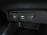 便利な充電用USBジャックや12V電源ソケットを設置しております。周辺機器の充電にご利用頂けます☆