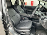 運転席は電動シートになっています。