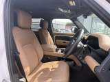 運転席はドライバーをしっかり包み込むように設計されており、長時間のドライブも問題御座いません。また大きな傷や、汚れなどなく綺麗な状態で入庫しています。