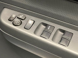 【電動格納ミラー】サイドミラーは電動格納式となっており、狭い駐車場でもキズがつくリスクを抑えられます。