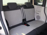 2列目シートも足元はゆったりしており快適にお座り頂けます!チャイルドシートの取り付けにも対応しており、後部座席にお乗りの方も楽しく広々と使用できます!!