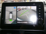 アラウンドビューモニターも装備しております。ご覧のように車体を真上か見たような映像なので、車庫入れの苦手なお客様ももうご心配いりません。
