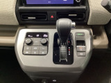 シフトはインパネシフト、パーキングブレーキは電子制御となっています。
