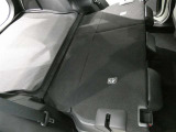 左右独立でリアシートが倒れるので長尺の荷物も積むことが可能です アレンジ次第で有効活用が可能です