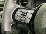 ステアリングにオーディオ操作スイッチが付いています。オーディオ画面に直接タッチしなくても操作が出来ますので、運転に集中できます。