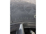 タイヤサイズは、205/60R16です。