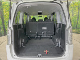 後席を格納すると、これだけの広さが!シーンに合わせたシートアレンジで、大きな荷物も積むことが出来ます♪