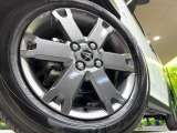 【純正アルミホイール】外観にマッチした純正アルミホイールを装着しております。各種社外アルミホイールや、スタッドレスタイヤも取扱いしております。是非ご相談ください♪
