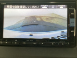【バックカメラ】運転が苦手な方も車庫入れラクラクです!ギアをリバースに入れれば自動的に切り換わりますので、面倒な操作は不要です♪狭い駐車場もお車を傷つけず安心ですね!