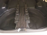 トランク下収納です。車内の整理に役立ちます。