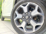 【純正15インチアルミホイール】外観にマッチした純正アルミホイールを装着しております。各種社外アルミホイールや、スタッドレスタイヤも取扱いしております。是非ご相談ください♪