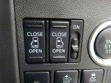 パワースライドドアを左右に装備しています。運転席のスイッチで開閉の操作が出来ます。