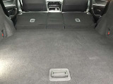 リヤシートを倒すと大きな荷物も搭載可能です。