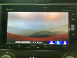 【バックカメラ】運転が苦手な方も車庫入れラクラクです!ギアをリバースに入れれば自動的に切り換わりますので、面倒な操作は不要です♪狭い駐車場もお車を傷つけず安心ですね!