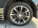 純正アルミホイール装着してます
