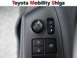 駐車時に便利なスマ-トキ-連動オ-ト格納式ドアミラーを装備しています。施錠すると自動的にドアミラーを格納する便利な機能です!