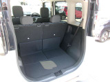 後部座席の位置を一番前に移動すると、こんなに荷室が広くなります!