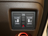 【電動スライドドア】ボタン一つで自由自在に開閉が可能!指先一つで運転席からどちらのドアも開閉できるので非常に便利な装備です!挟み込み防止機能もついているので小さなお子様がいる方も安心です!