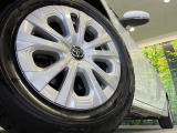 【純正15インチアルミホイール】外観にマッチした純正アルミホイールを装着しております。各種社外アルミホイールや、スタッドレスタイヤも取扱いしております。是非ご相談ください♪