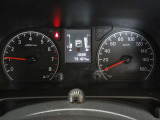 大きくて視認性の良いアナログメーターです。 走行距離 75164Km